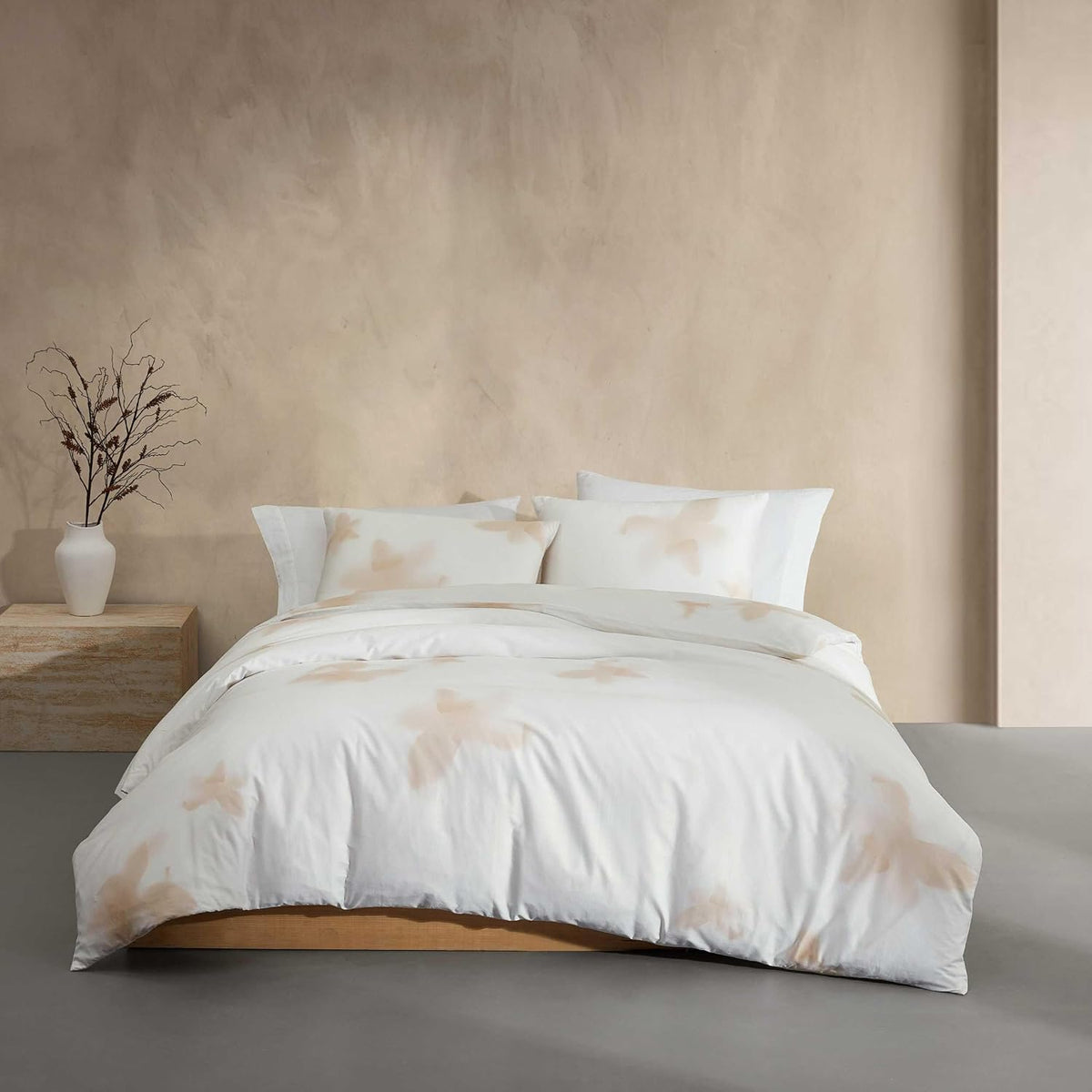 Calvin Klein - King Comforter Set, Cotton Sateen Bedding with Shams, Soft and Breathable, Smooth Silky Feel with Subtle Sheen, Lightweight All-Season Comforter, Liquid Floral Beige