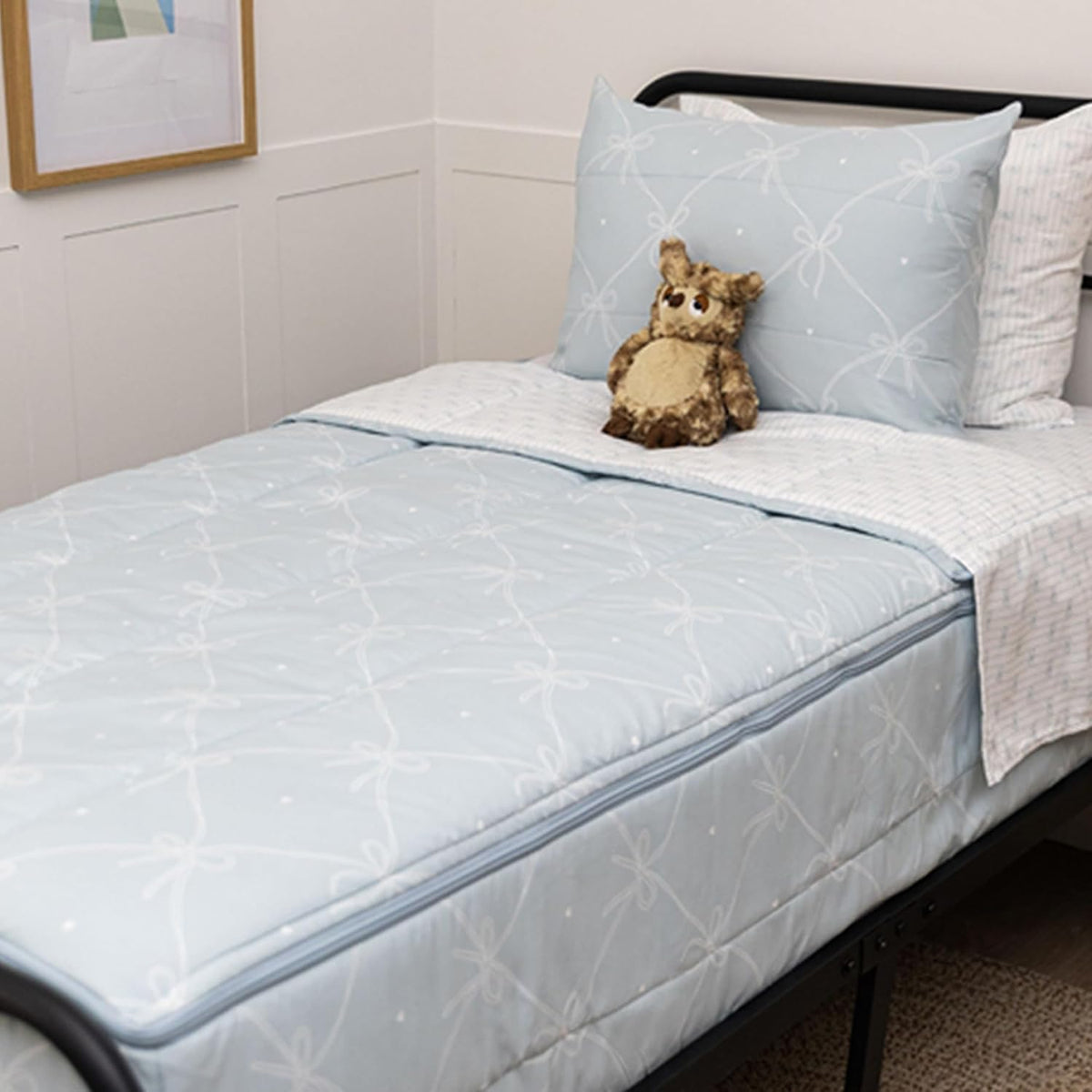 Beddy's Ribbon & Bow Theme Durable Zipper Bedding for Kids - Bed in a Bag - White Striped Sheets with Baby Blue Comforter - Includes 2 Pillowcases & 2 Shams - Queen