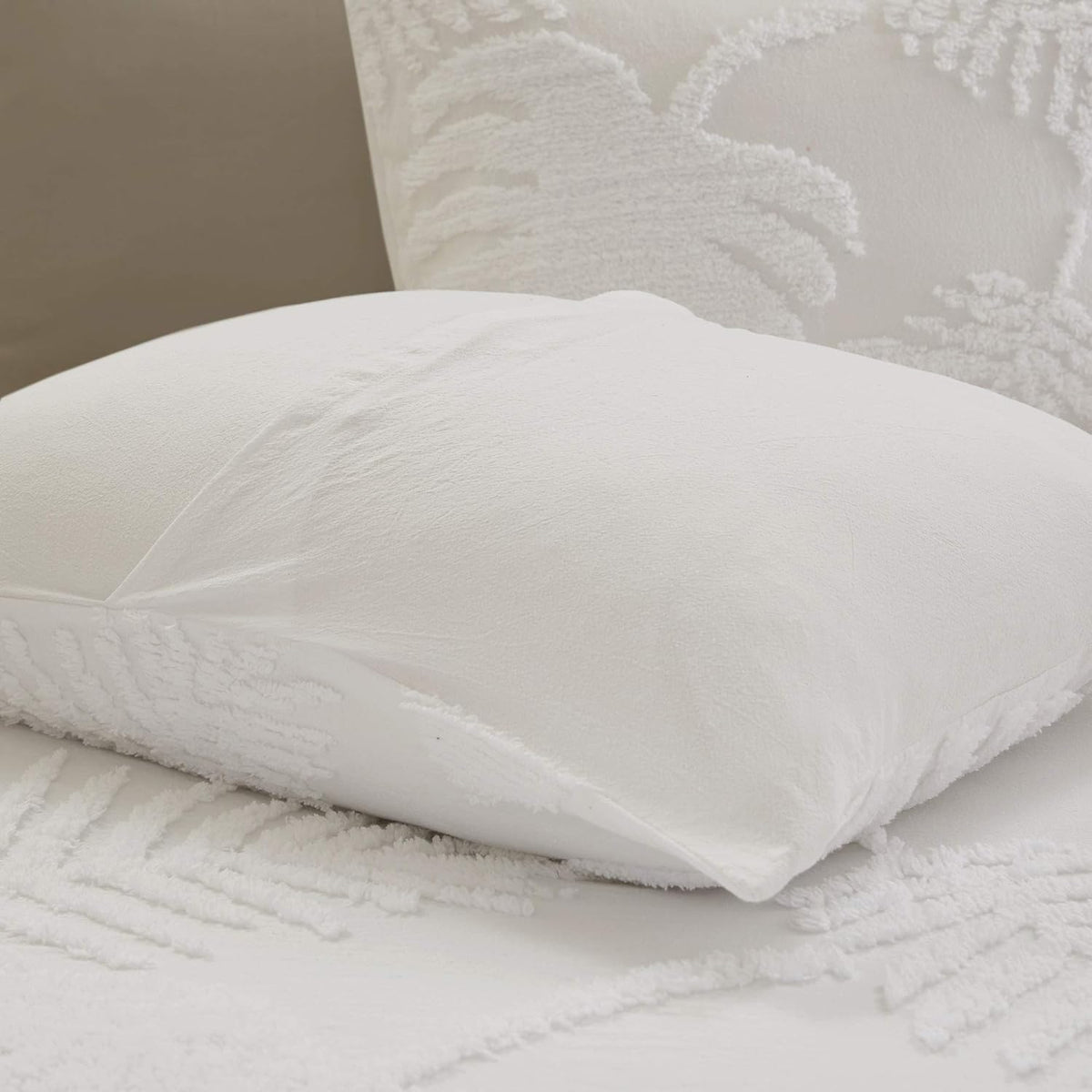 Madison Park Tufted Chenille Cotton Comforter All Season Bedding Set, Matching Shams, Full/Queen(90'x90'), Bahari, Coastal Palm Leaf Off White (MP10-6221)