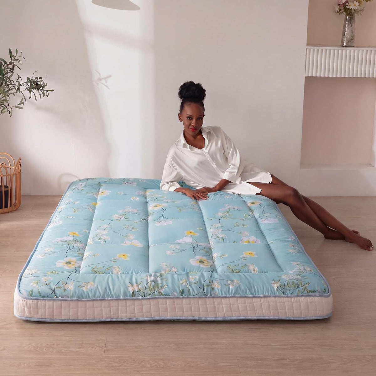 MAXYOYO Rustic Floral Korean Futon Mattress, Padded Japanese Floor Mattress Quilted Mattress Topper, Extra Thick Folding Sleeping Pad Breathable Floor Lounger Guest Couch for Camping, Queen
