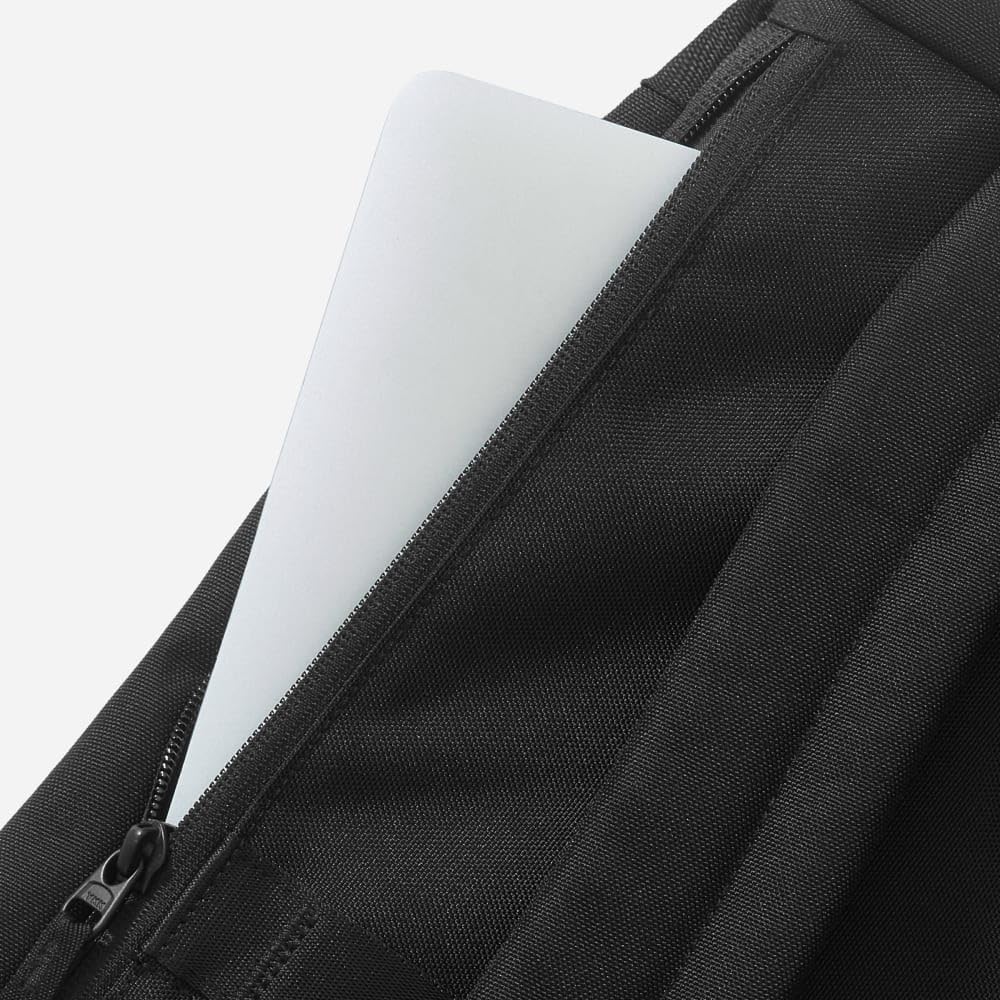 Everlane - The ReNew 15' Transit Backpack - Black One Size