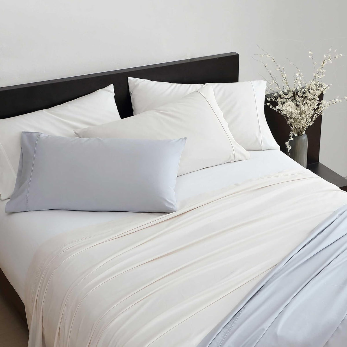 Vera Wang – King Sheet Set, 100% Egyptian Cotton Percale Bed Sheets with a Smooth & Crisp Feel, Deep Pockets, Bedding with Matching Fitted Sheet & Pillowcases (Blue)