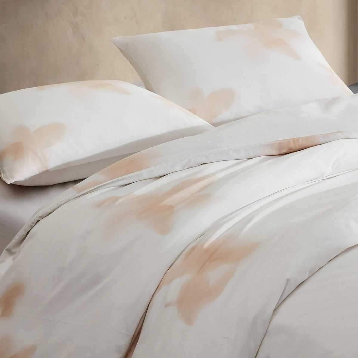 Calvin Klein - King Comforter Set, Cotton Sateen Bedding with Shams, Soft and Breathable, Smooth Silky Feel with Subtle Sheen, Lightweight All-Season Comforter, Liquid Floral Beige