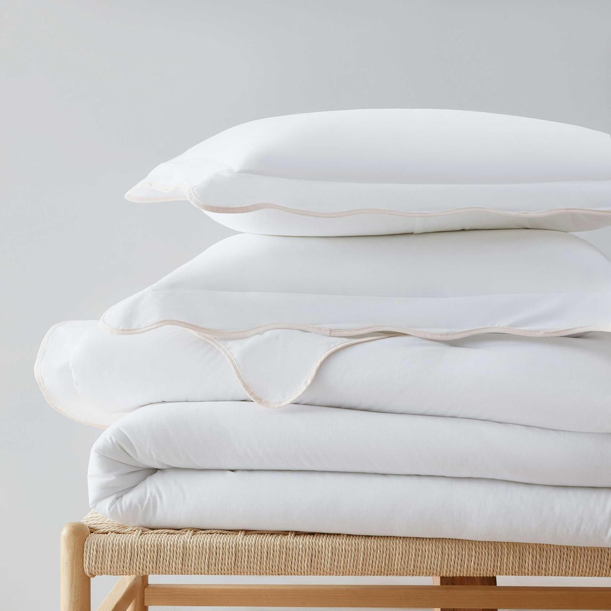 Martha Stewart - King Comforter Set, Crisp & Smooth Bedding with a Cotton Percale Lightweight Feel, Reversible 3 Piece Bed Set with Matching Pillowcases (Simple Scallop Pink)
