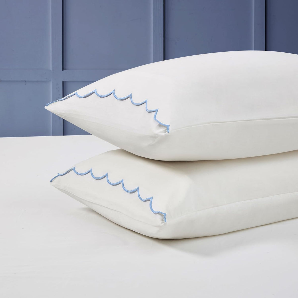 Peri Home Queen Size Sheet Set, 4 Piece Bed Sheets, Breathable Soft 300 TC 100% Cotton with Embroidered Scalloped Edge, 1 Flat Sheet, 1 Fitted, 2 Pillowcases, Queen, White with Blue Scallop