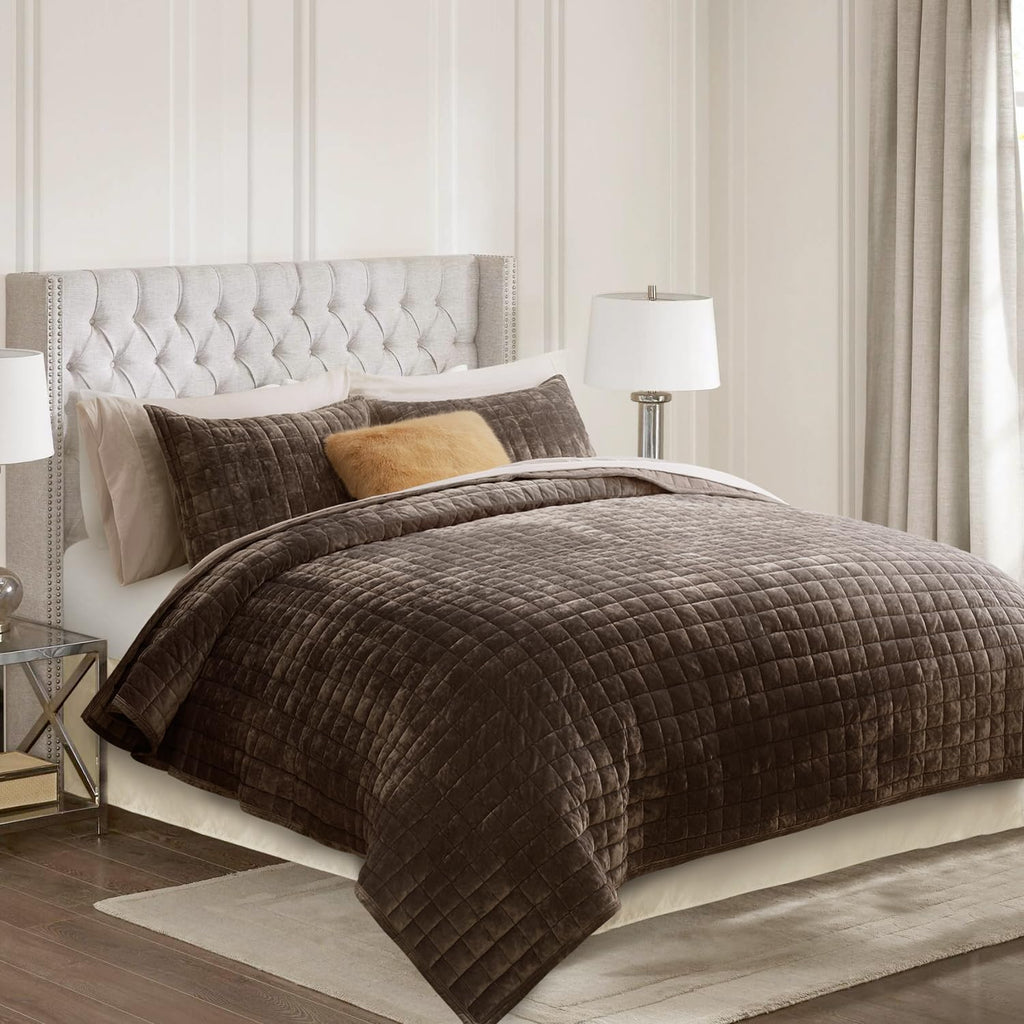 RECYCO Luxury Velvet Quilt Set, California King 118'' x 106'' Oversized Bedspread, Ultra Soft Velvet Comforter, Lightweight Box Stitch Bedding Sets for All Season, with 2 Shams, Walnut Brown