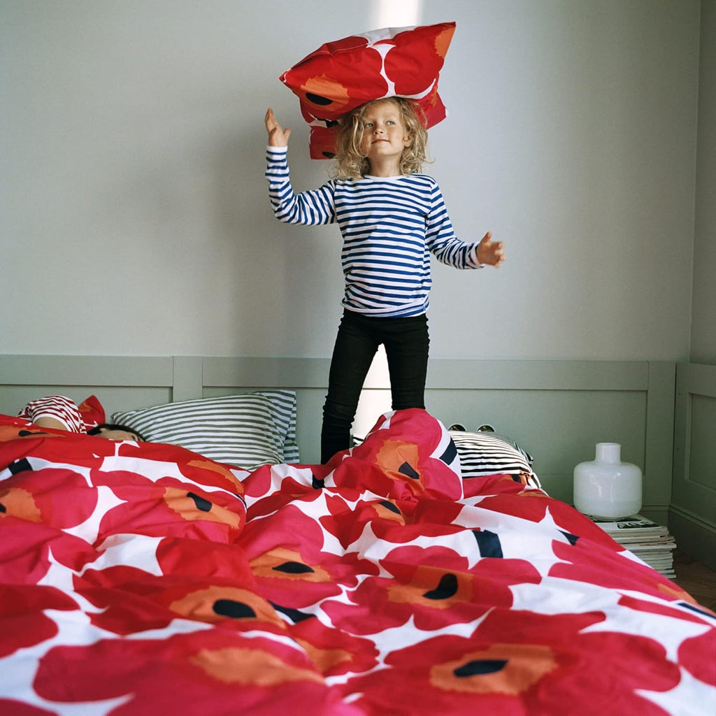 Marimekko - Queen Comforter Set, Cotton Bedding with Matching Shams, Lightweight Home Decor for All Seasons (Unikko Red, Queen)