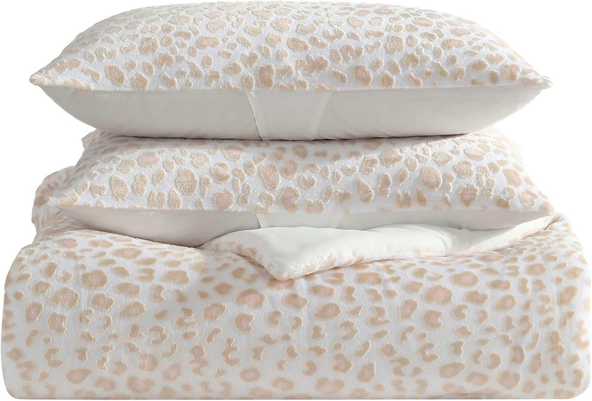 Betsey Johnson - King Comforter Set, Reversible & Buttery-Soft Faux Fur Bedding w/Matching Pillowcases, Medium Weight for Year Round Use, 3 Piece Bed Sets (Betsey's Leopard Beige)