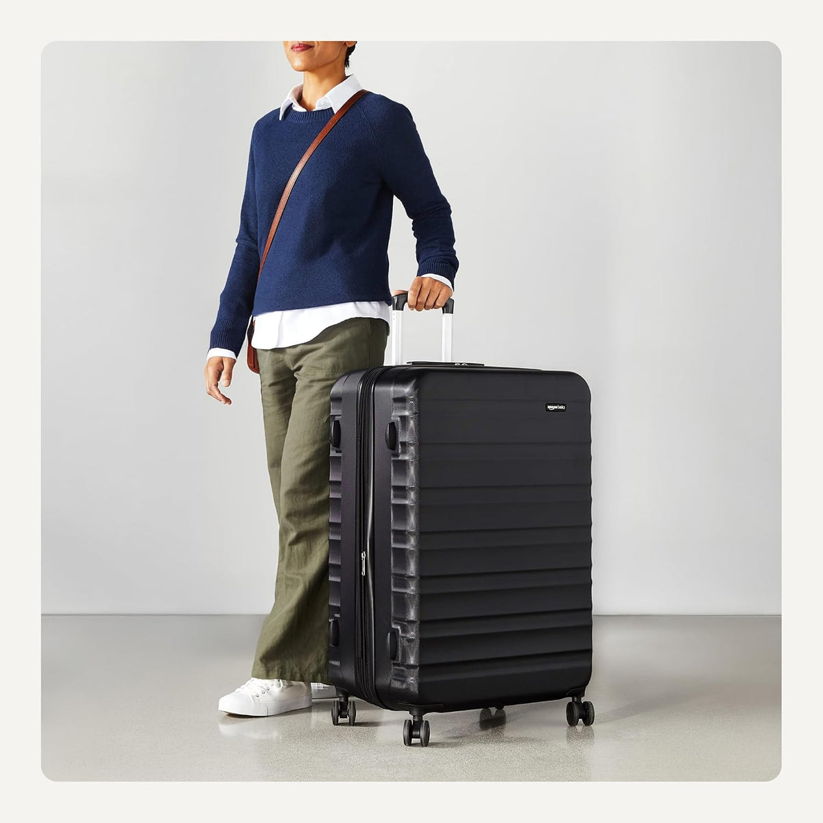 Amazon Basics 30' Hardside Large Checked Luggage, Hardshell Suitcase With Four Multi-directional Wheels, Expandable For Up to 15% More Space, Scratch-Resistant Shell, Black