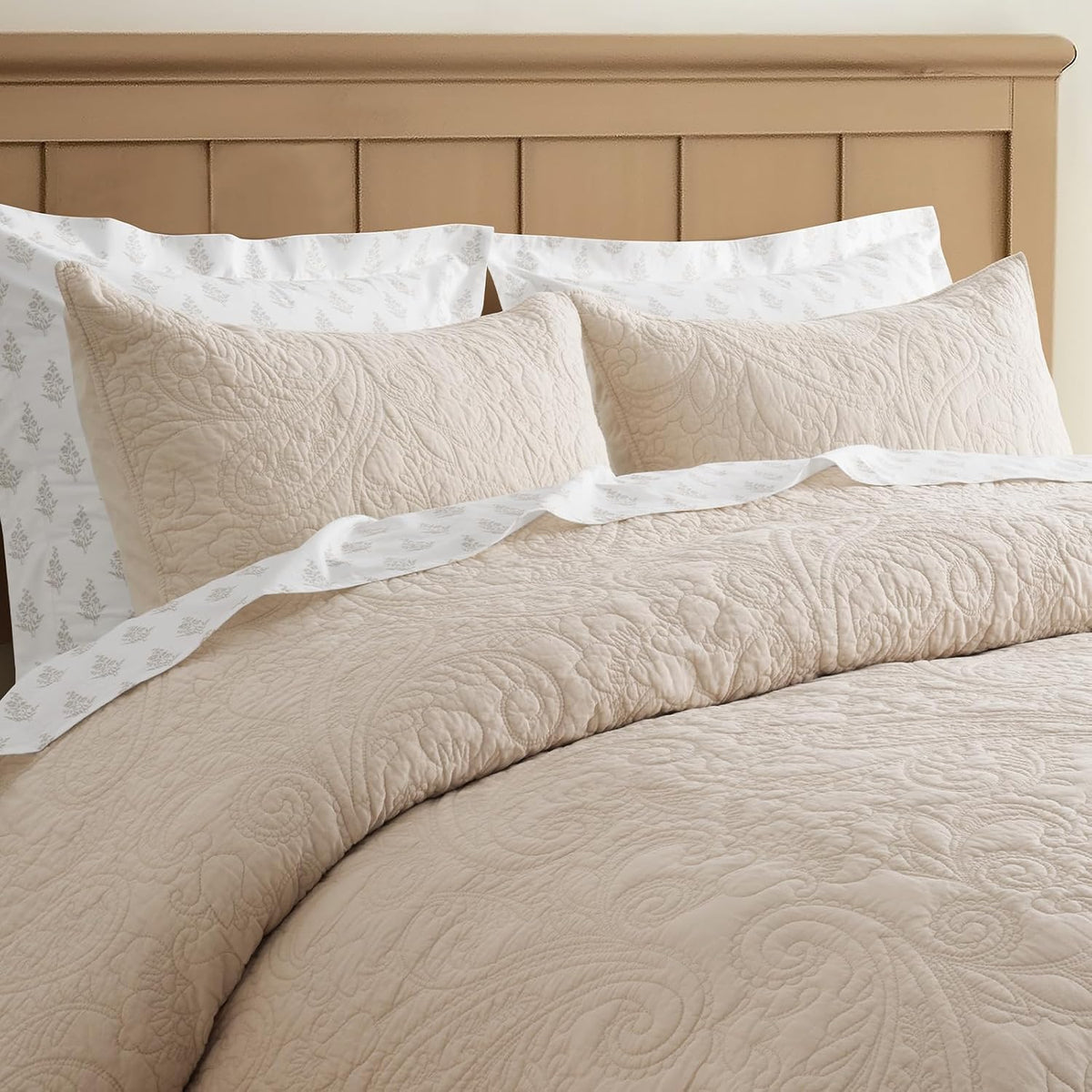 EVERGRACE 100% Cotton Paisley Quilt Set, Oversized King 3 Piece Set – Prewashed Lightweight Bedspread with 2 Shams, Soft & Breathable Matelasse-Style Quilted Coverlet, Flax Beige