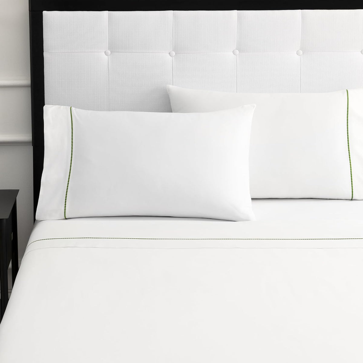 kate spade new york Dot Queen Sheet Set, 300 Thread Count and 100% Cotton, All Season 4 Piece Bedding Set, Machine Washable, White and Green