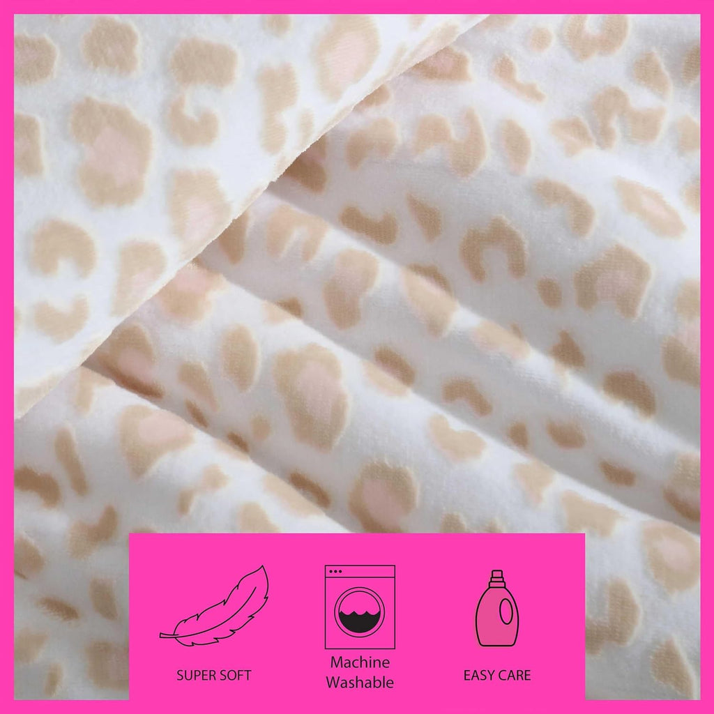 Betsey Johnson - Queen Comforter Set, Reversible & Buttery-Soft Faux Fur Bedding w/Matching Pillowcases, Medium Weight for Year Round Use, 3 Piece Bed Sets (Betsey's Leopard Beige)