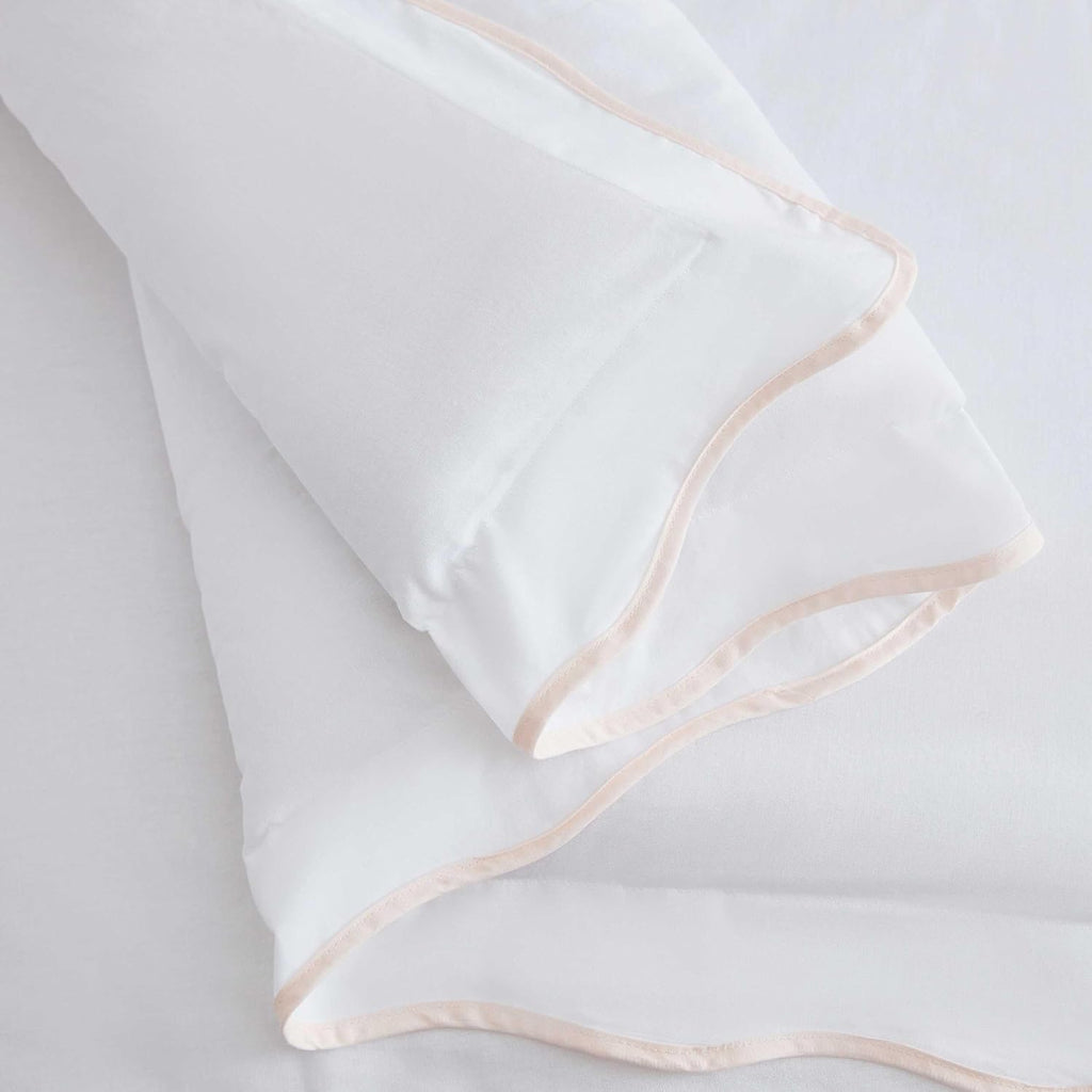 Martha Stewart - King Comforter Set, Crisp & Smooth Bedding with a Cotton Percale Lightweight Feel, Reversible 3 Piece Bed Set with Matching Pillowcases (Simple Scallop Pink)