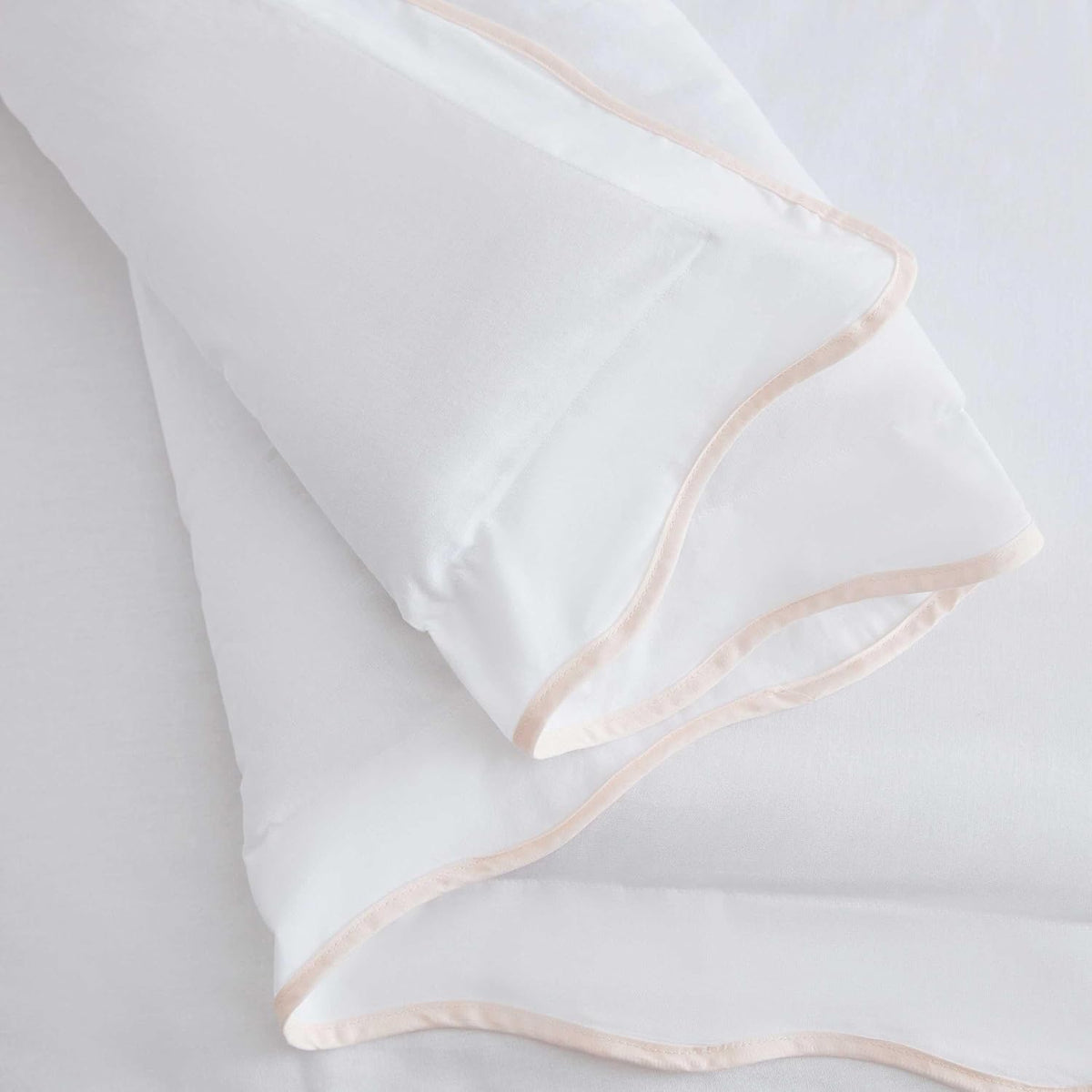 Martha Stewart - Twin Comforter Set, Crisp & Smooth Bedding with a Cotton Percale Lightweight Feel, Reversible 2 Piece Bed Set with Matching Pillowcase (Simple Scallop Pink)