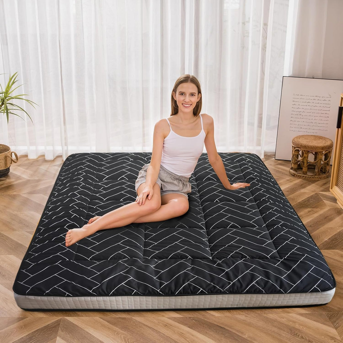 MAXYOYO Black Geometric Pattern Futon Mattress, Japanese Floor Mattress Quilted Mattress Topper, Extra Thick Folding Sleeping Pad Breathable Floor Lounger Guest Couch for Camping, Queen