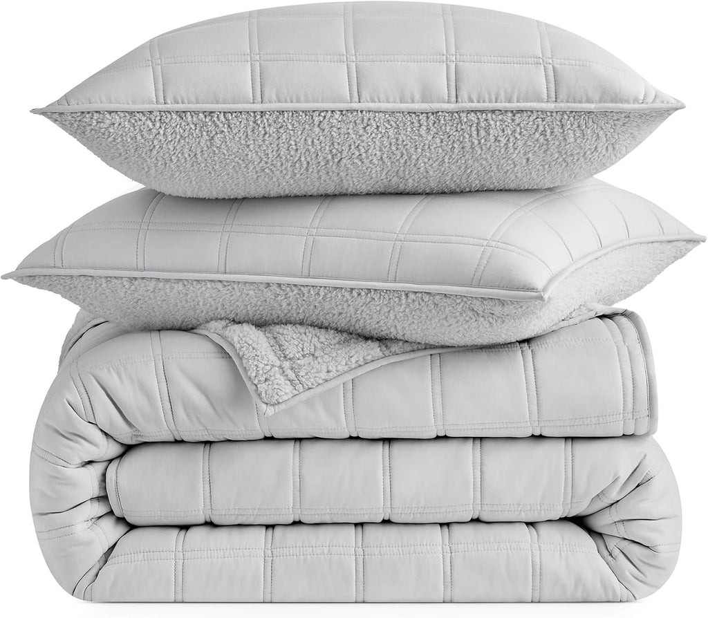 UGG Full/Queen Quilt Set with 2 Pillow Shams – 3 Piece Lightweight All-Season Bedspread, Ultra-Soft Fluffy Reversible Quilt Set for Apartment, Home & Modern Bedroom Decor, Light Gray (Gizelle)