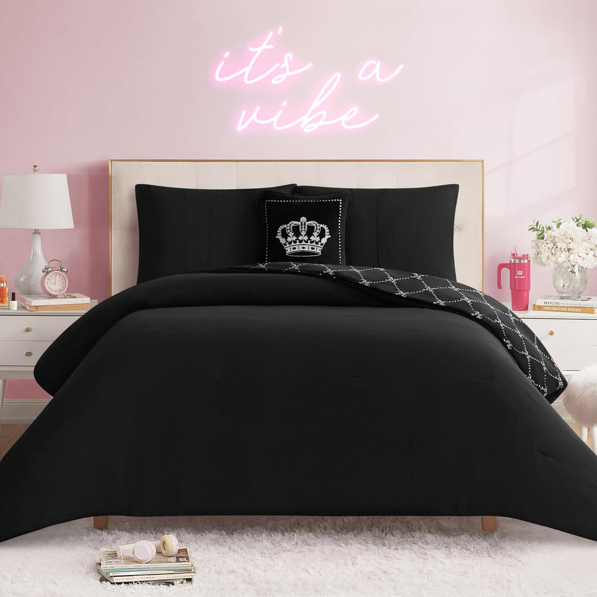 Juicy Couture Plush Reversible Trellis Link 4-Piece King Comforter Set with Decorative Pillow, Black