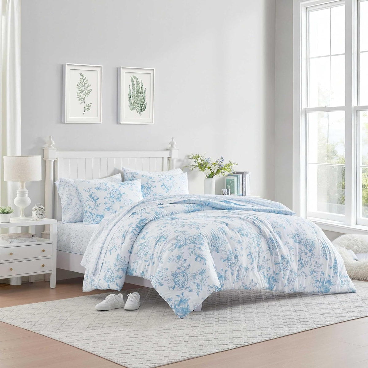 Laura Ashley - Queen Comforter Set, Soft & Reversible Floral Bedding with Bonus Bed Sheets & Pillowcases, 7 Piece Bed Set for Year Round Comfort (Delphine Saras/Sprig Blue)