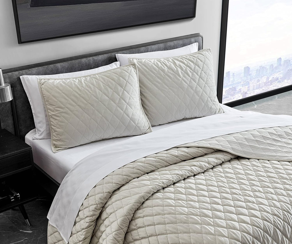 Vera Wang - King Quilt Set, Luxurious Velvet Bedding Set with Matching Shams, Modern Room Essentials (Diamond Velvet Natural Ivory, King)