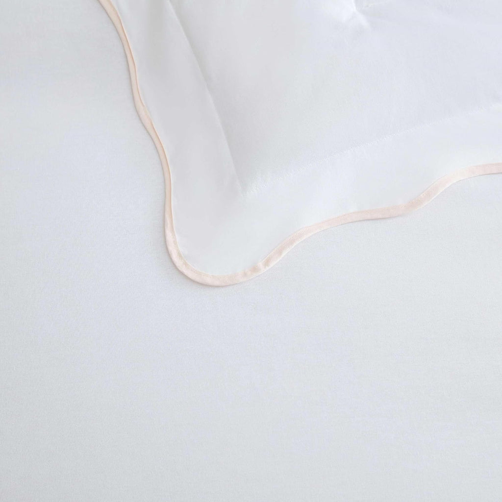 Martha Stewart - King Comforter Set, Crisp & Smooth Bedding with a Cotton Percale Lightweight Feel, Reversible 3 Piece Bed Set with Matching Pillowcases (Simple Scallop Pink)