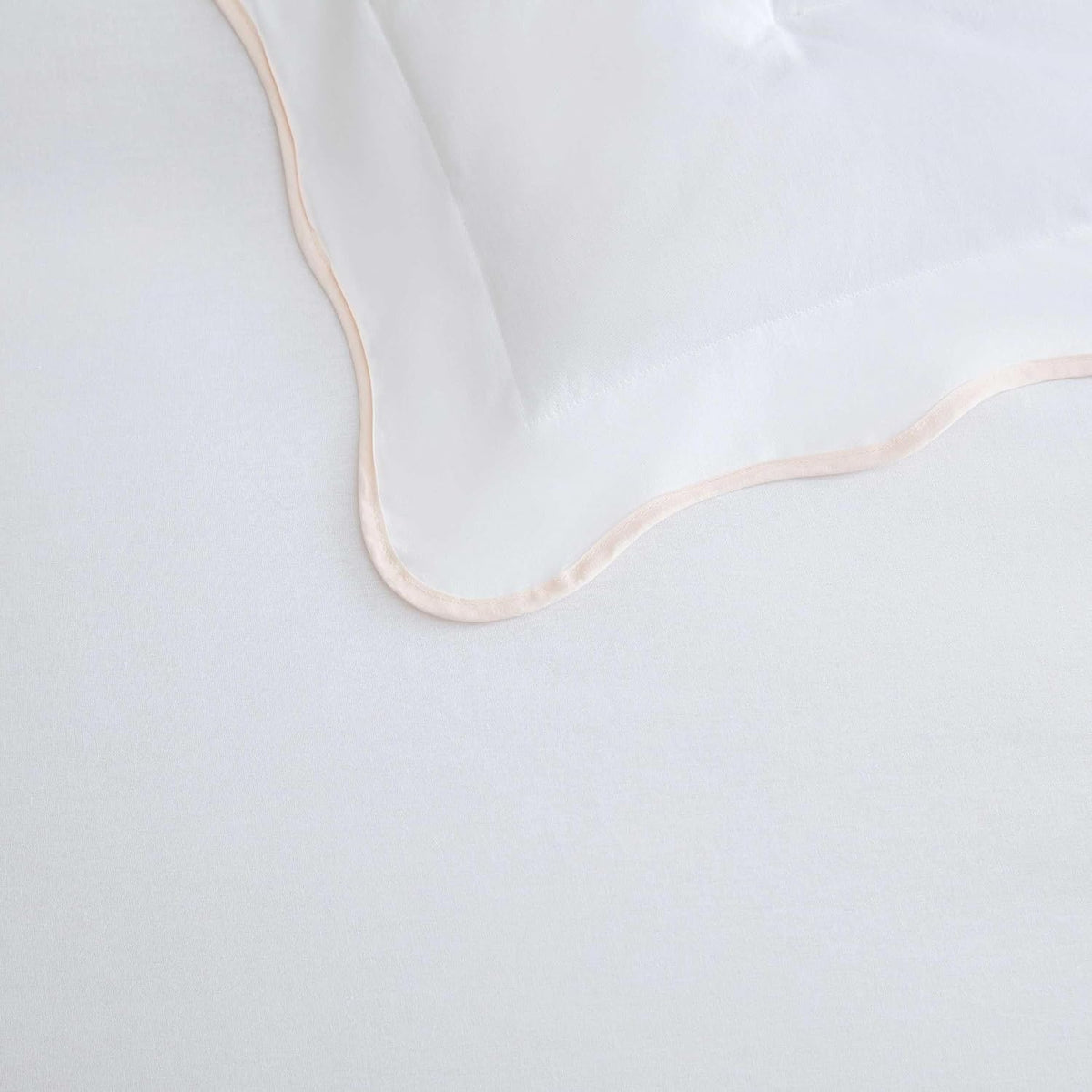 Martha Stewart - Queen Comforter Set, Crisp & Smooth Bedding with a Cotton Percale Lightweight Feel, Reversible 3 Piece Bed Set with Matching Pillowcases (Simple Scallop Pink)