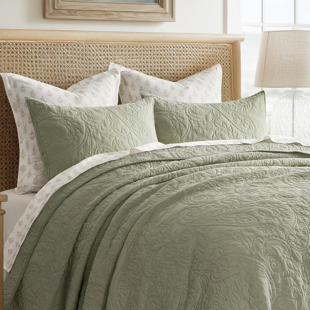 EVERGRACE 100% Cotton Paisley Quilt Set, King Size 3 Piece Set – Prewashed Lightweight Bedspread with 2 Shams, Soft & Breathable Matelasse-Style Quilted Coverlet, Light Sage Green