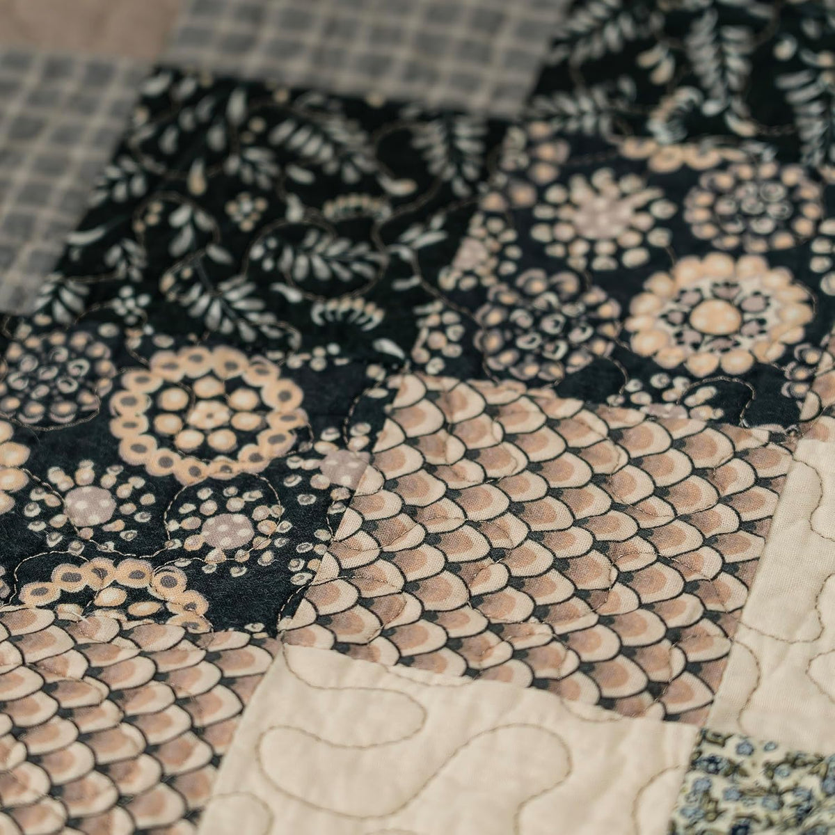 Donna Sharp Lexington Trip- Queen Quilt Set, Measures 90 x 90, Includes 1 Quilt and 2 Standard Shams, Machine Washable