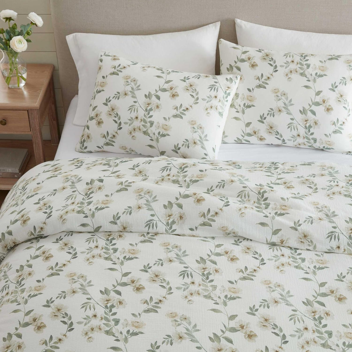 Martha Stewart - Twin Comforter Set, Soft Cotton with Crisp & Tailored Naturally Smooth Cotton Percale Reverse, 2 Piece Bed Set with Matching Pillowcase (Hazel Floral Beige)