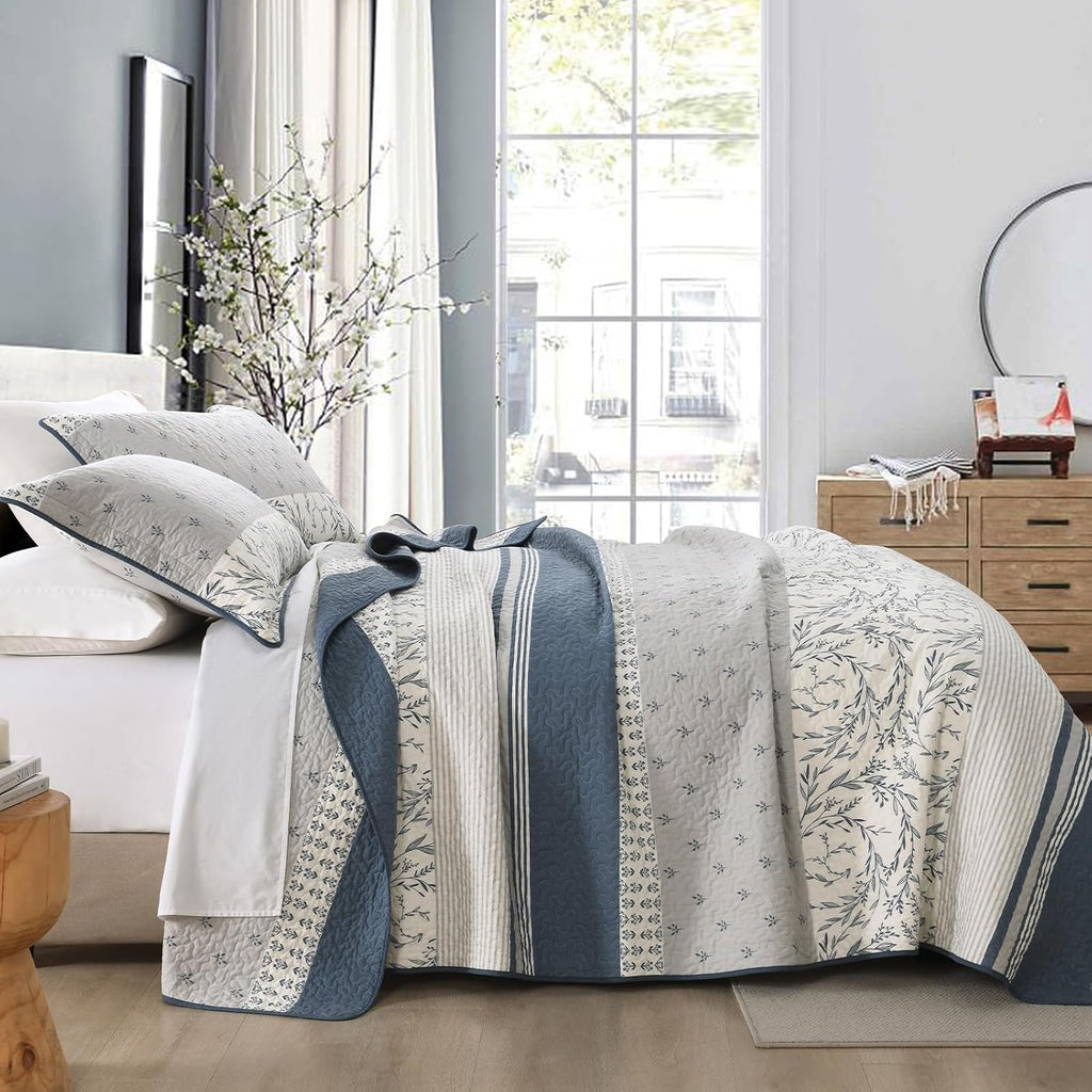 DDUOXIN 100% Cotton King Quilt - Modern Stripe Botanical Quilts with 2 Pillow Shams, Bedspread Reversible Lightweight Thin Comforter Bedding Set for All Seasons, Moonlight Blue/Gray/Off White