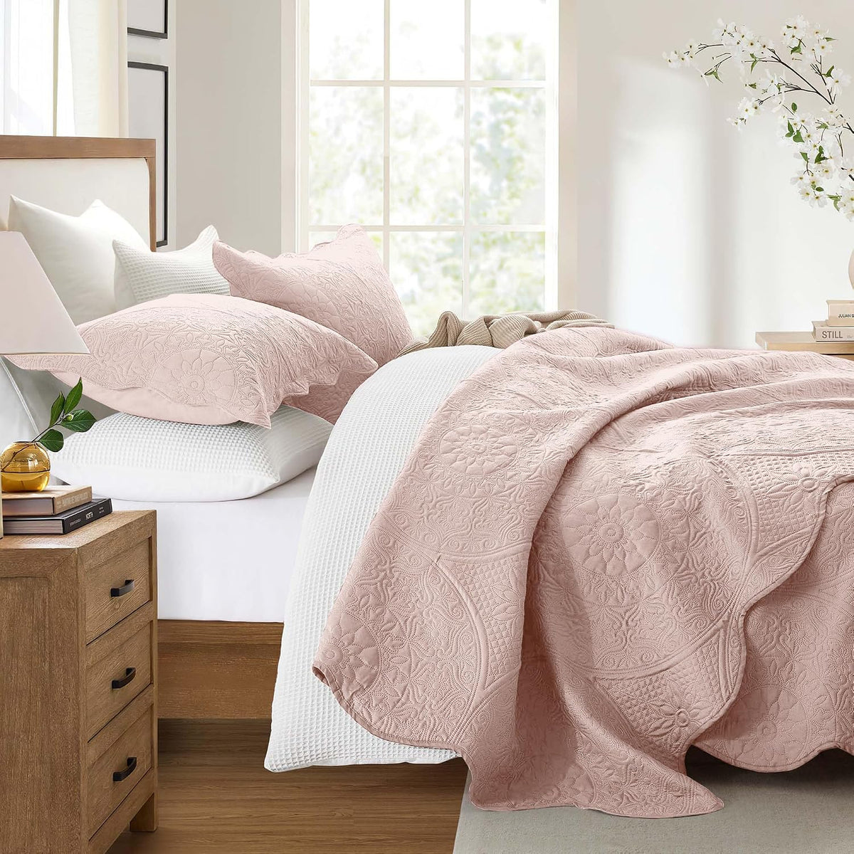 MOONLIGHT20015 10 Pack Twin Quilt Bedding Set (68' x 86') - Bulk Wholesale for Hotels, Guest Bedroom & Airbnbs - Lightweight Microfiber Reversible Floral Embossed Quilts Bedspreads (Baby Pink)