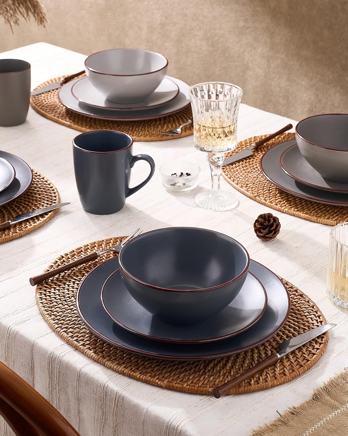 Famiware Venus 16-Piece Stoneware Dinnerware Sets with Mugs, Plates, Bowls, Service for 4, Matte Multicolor - Chip‑Resistant Dish Set for Everyday & Formal & Party Use, Microwave & Dishwasher Safe