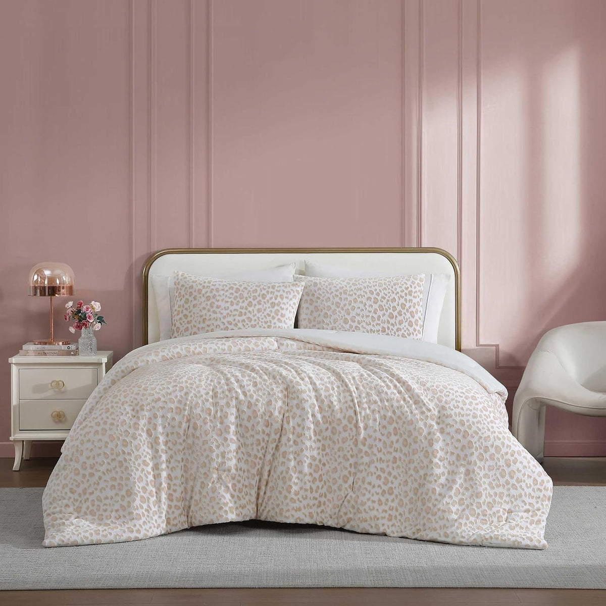 Betsey Johnson - Queen Comforter Set, Reversible & Buttery-Soft Faux Fur Bedding w/Matching Pillowcases, Medium Weight for Year Round Use, 3 Piece Bed Sets (Betsey's Leopard Beige)