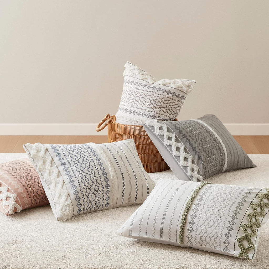 Ink+Ivy Queen Comforter Set, Boho Comforters, Breathable Cotton Bed Set, All Season Modern Chenille Tufted Comforter with Farmhouse Bedding Flare, Gifts for Woman, Sage/Ivory 3 Piece