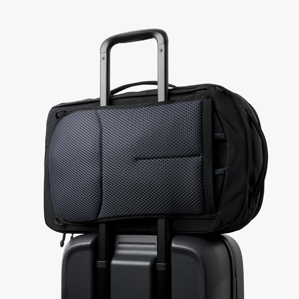 Bellroy Lite Travel Pack 30L (carry-on backpack, travel backpack for international travelers, with laptop pocket, interior packing cells and tuck-away shoulder straps) - Black