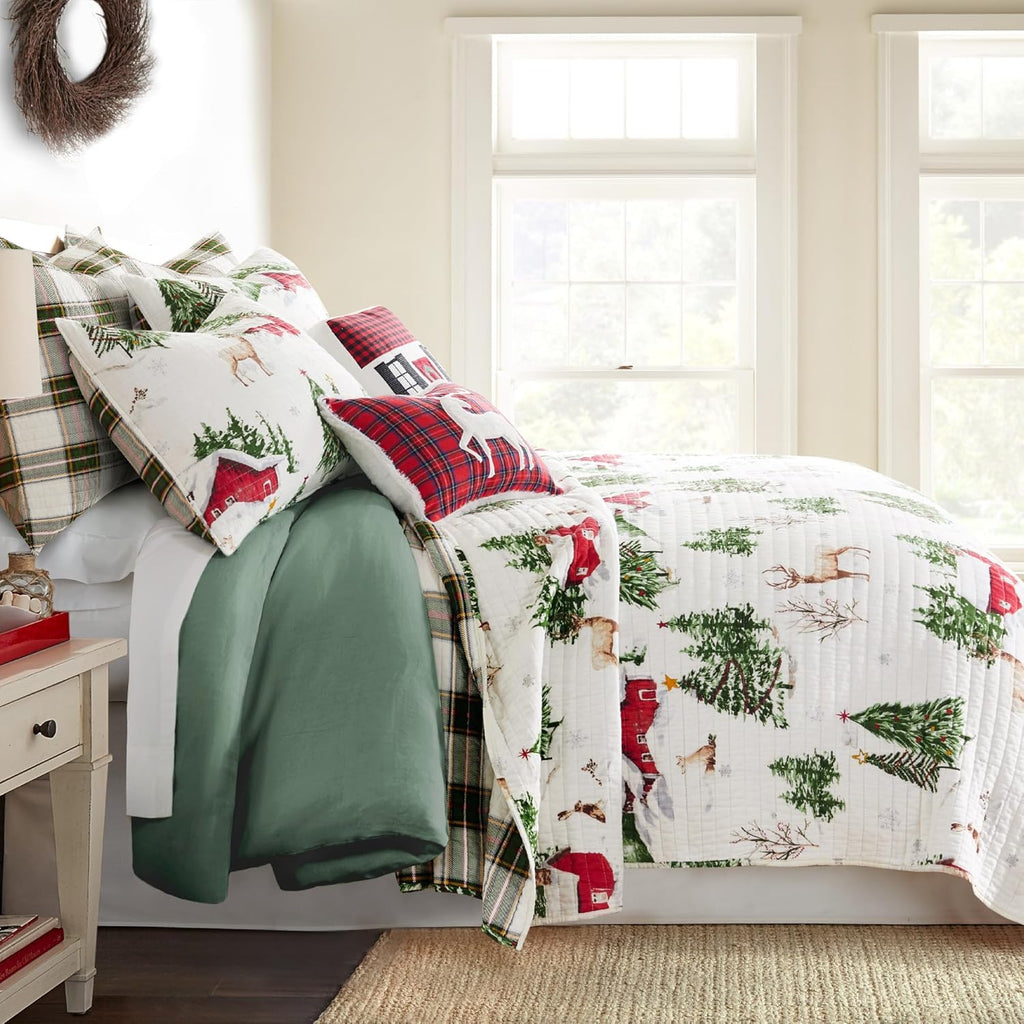 Levtex Home - Tatum Pines Quilt Set - Full/Queen Holiday Quilt 88x92 and Two Standard Shams 20x26 - Christmas Cabin - Red, Green, Brown and White - Reversible - Cotton