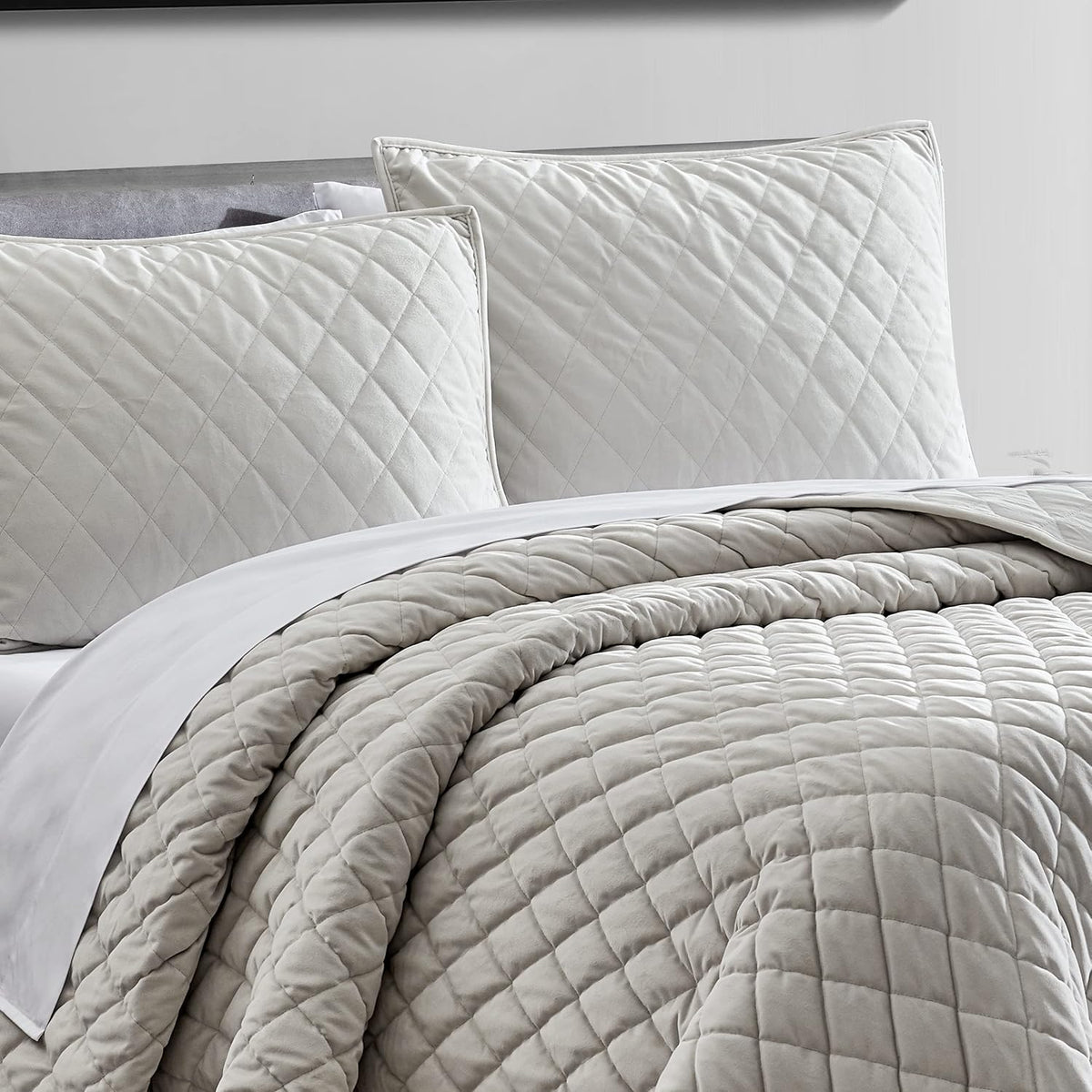 Vera Wang - King Quilt Set, Luxurious Velvet Bedding Set with Matching Shams, Modern Room Essentials (Diamond Velvet Natural Ivory, King)