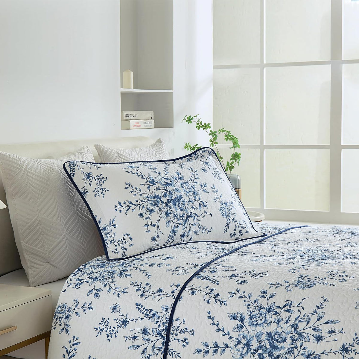Finlonte Quilt King Size 100% Cotton Lightweight Soft King Quilt Vintage Botanical Quilted Bedspread White Blue Floral Reversible Quilt Bedding Set 3 Pieces