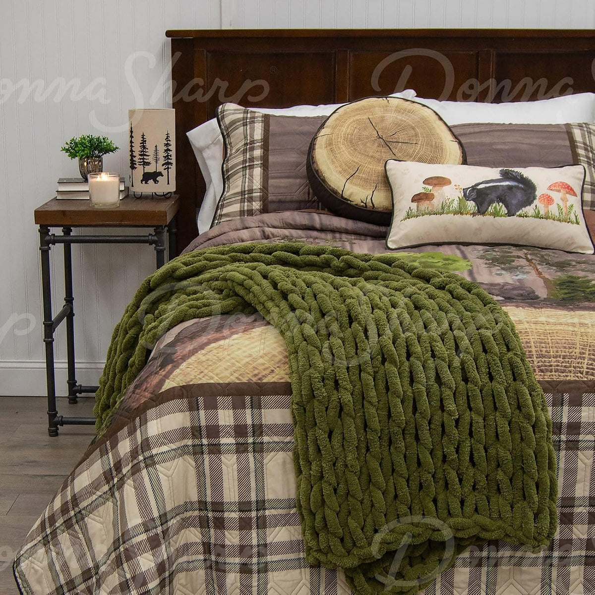 Donna Sharp Wildwood Lodge Polyester Quilt Bedding Set - 3-Piece King Size Quilt Set - Includes 110' x 96' Quilt and 20' x 36' Pillow Shams - Machine Washable
