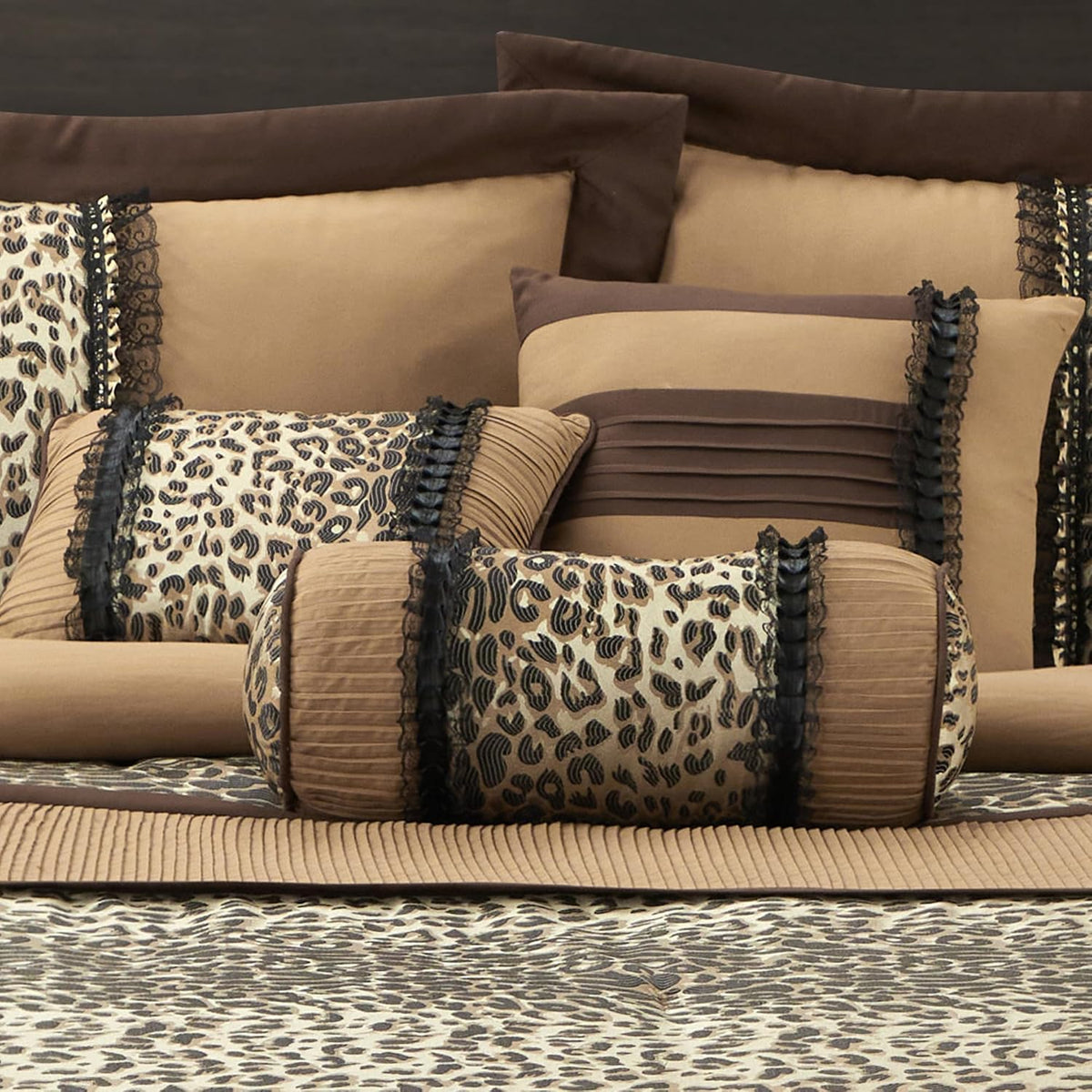 LANCO MODERN LIFESTYLE 7 Piece Full Comforter Set, Brown Leopard Print, Jacquard with Solid Microfiber, All Season Elegant Bedding Set, Include Comforter, Bedskirt, Pillow Shams and Decor Pillows