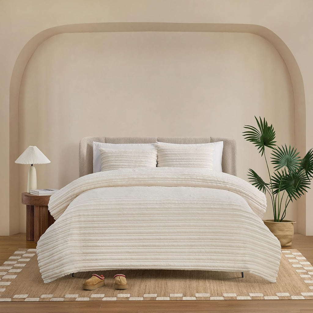 UGG Brinkley Full/Queen Comforter Set – Plush Faux Fur Bedding for Cozy Farmhouse & Boho Chic Decor, Hotel-Style Comforter Full/Queen Size with 2 Pillow Shams, Soft Bedding Set, Snow White | Luxury