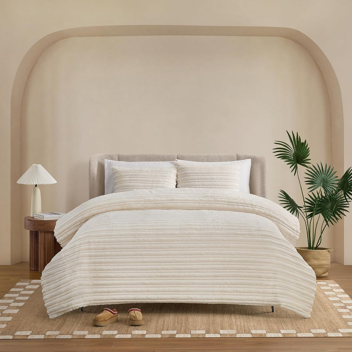 UGG Brinkley Full/Queen Comforter Set – Plush Faux Fur Bedding for Cozy Farmhouse & Boho Chic Decor, Hotel-Style Comforter Full/Queen Size with 2 Pillow Shams, Soft Bedding Set, Snow White | Luxury