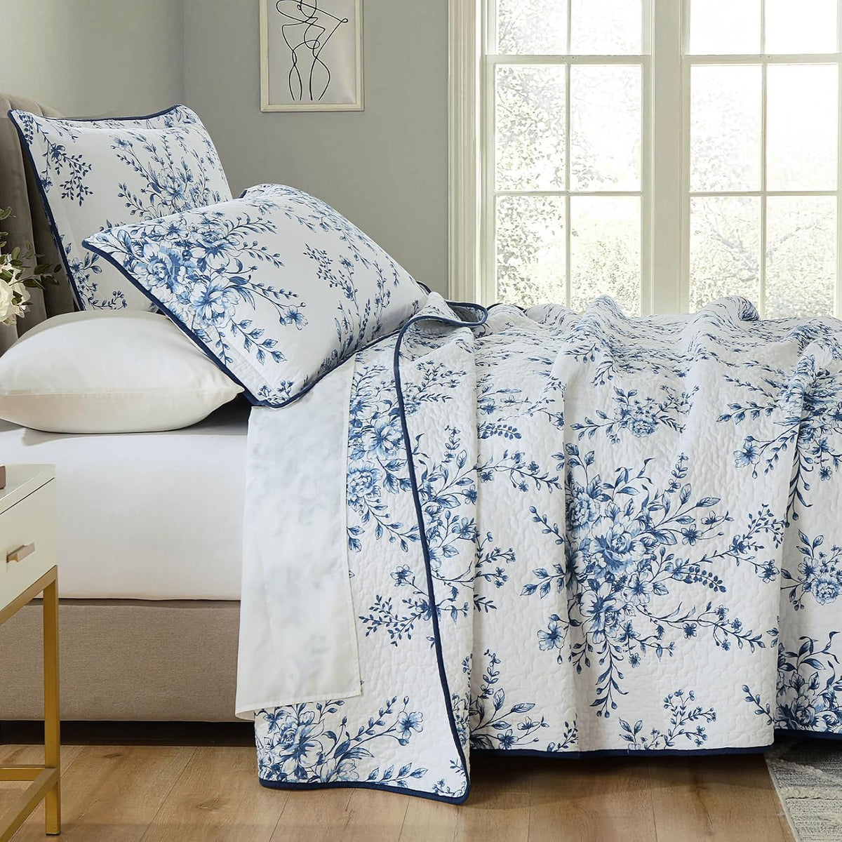 Finlonte Quilt King Size 100% Cotton Lightweight Soft King Quilt Vintage Botanical Quilted Bedspread White Blue Floral Reversible Quilt Bedding Set 3 Pieces