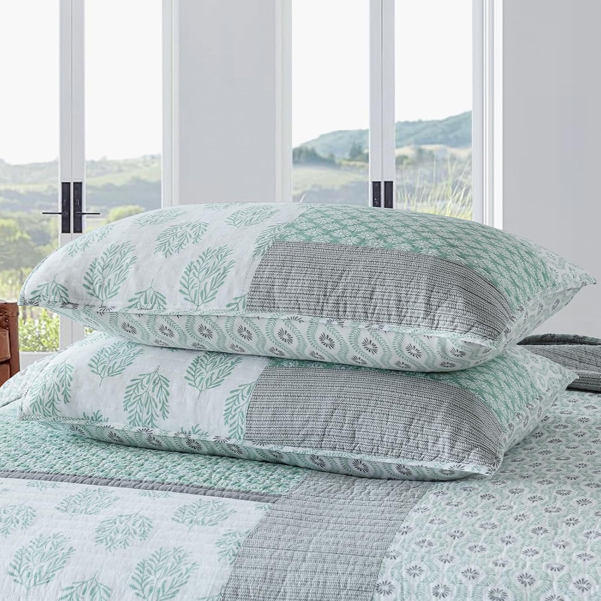 Finlonte Quilts Queen Size, 100% Cotton Queen Comforter Set, Green Grey Farmhouse Quilted Bedspread, Patchwork Lightweight Reversible Quilt Bedding Set for Queen Bed, 3-Pieces