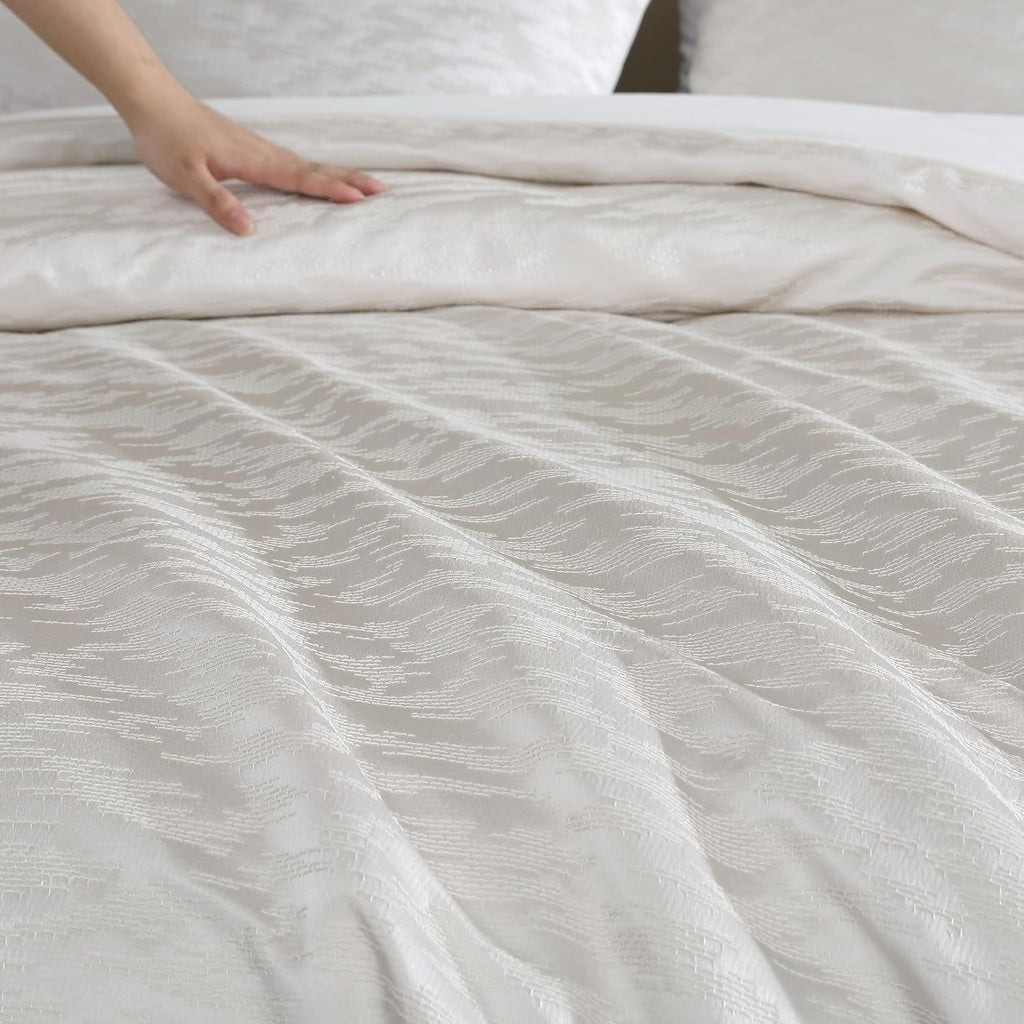 Vera Wang - King Comforter Set, Luxury Bedding Set with Matching Shams, Chic Room Essentials (Illusion Ivory, King)