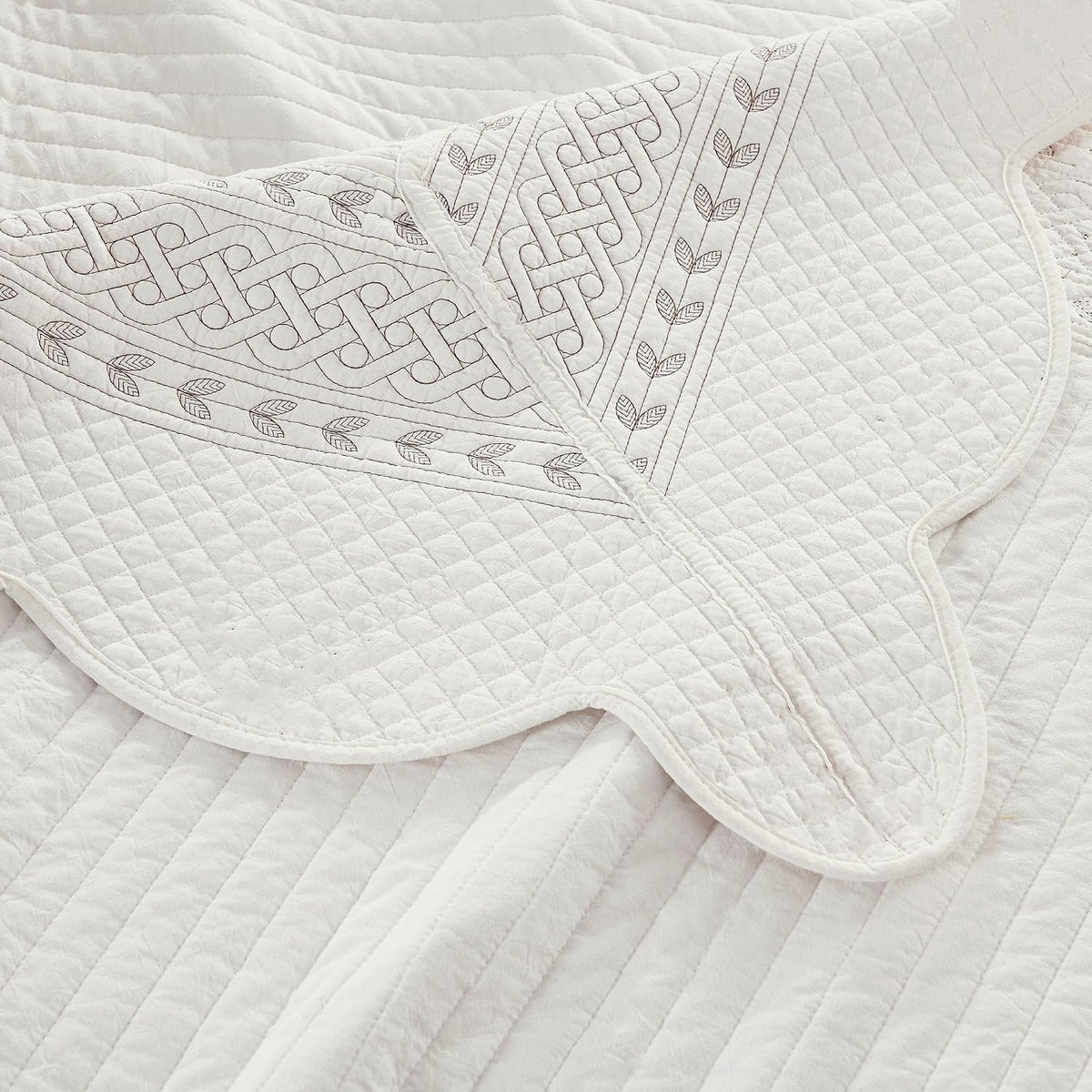 MarCielo 100% Cotton Quilt Set White Lightweight Bedspread with Scalloped Edge, Farmhouse Vintage Bedding, All Season Use(TC Off-White,Queen (98'x102'))