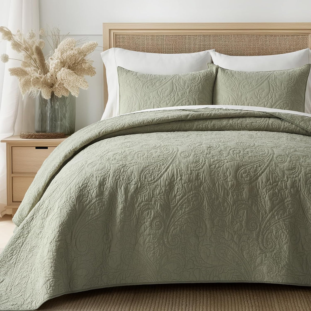 EVERGRACE 100% Cotton Paisley Quilt Set, King Size 3 Piece Set – Prewashed Lightweight Bedspread with 2 Shams, Soft & Breathable Matelasse-Style Quilted Coverlet, Light Sage Green