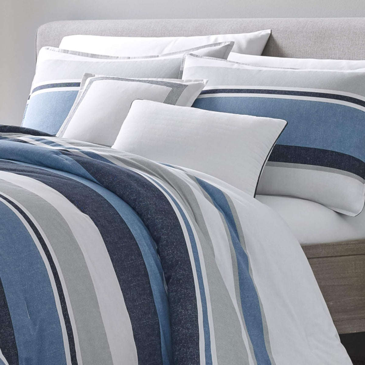Nautica - Queen Comforter Set, Cotton Reversible Bedding with Matching Shams & Bonus Decorative Pillows (Westport Navy, Queen)