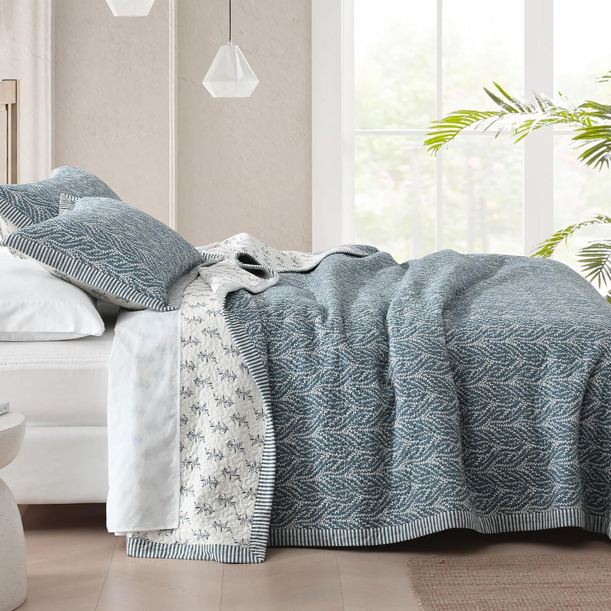 Finlonte Cotton Quilt King Size - 100% Cotton King Comforter Set, Botanical Chic Quilt Bedding Set, Lightweight Reversible Soft Quilted Bedspread for King Bed, Grayish-Blue/White, All Season, 3 Pieces