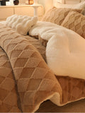 Tufted Fleece Comforter Set King - Super Soft Warm Fluffy Shaggy Bedding Sets, Diamond Plaid Jacquard Bed Set for Winter, 1 Sherpa Comforter with 2 Pillow Cases (104'X90' Beige)