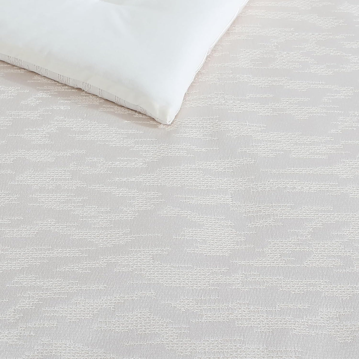 Vera Wang - King Comforter Set, Luxury Bedding Set with Matching Shams, Chic Room Essentials (Illusion Ivory, King)